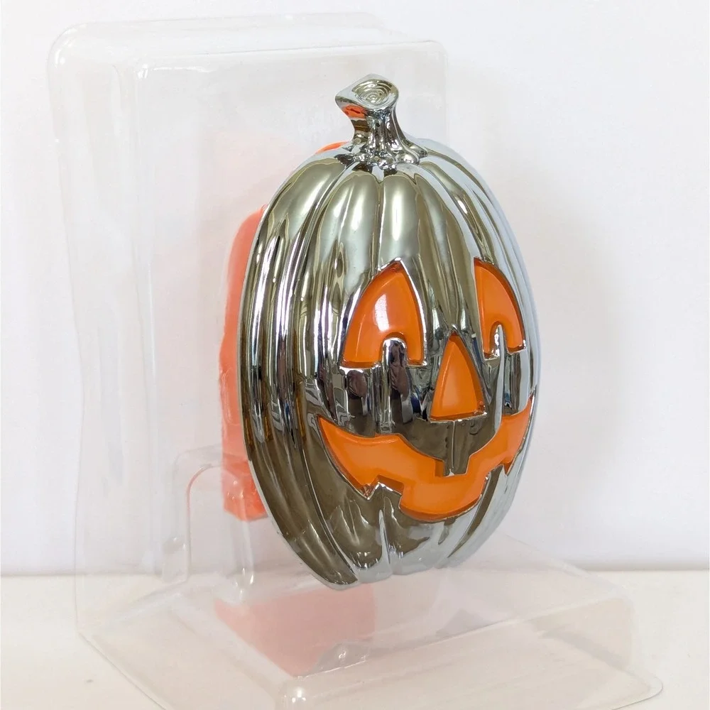 Bath & Body Slatkin & Co. Light Up Wallflowers Jack-O-Lantern Pumpkin Diffuser
